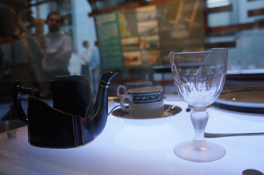 Cristalería expuesta en el Museo de Historia Natural de Valparaíso