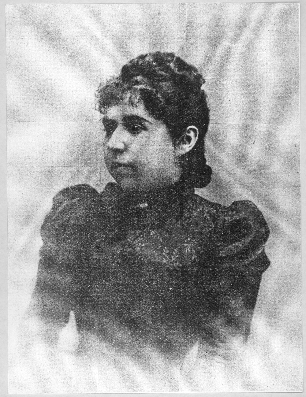 Doctora Ernestina Pérez. Archivo Fotográfico Museo de la Educación Gabriela Mistral.