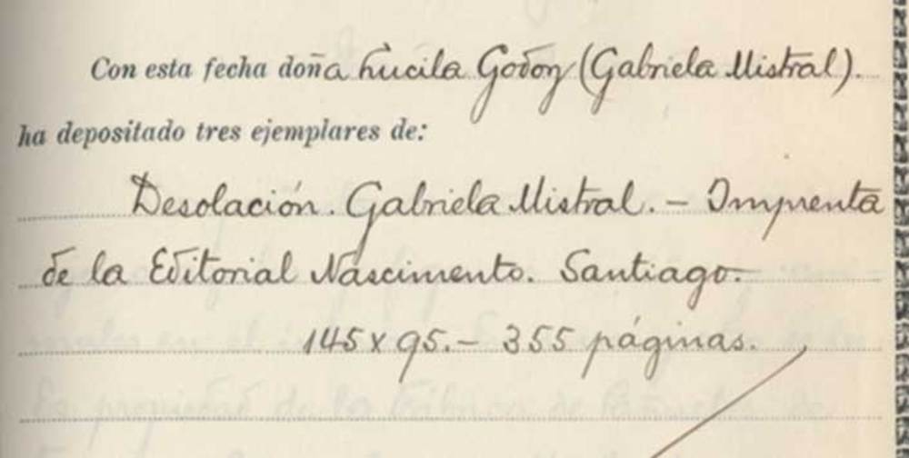 Firma de la Premio Nobel Gabriela Mistral