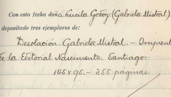 Firma de la Premio Nobel Gabriela Mistral