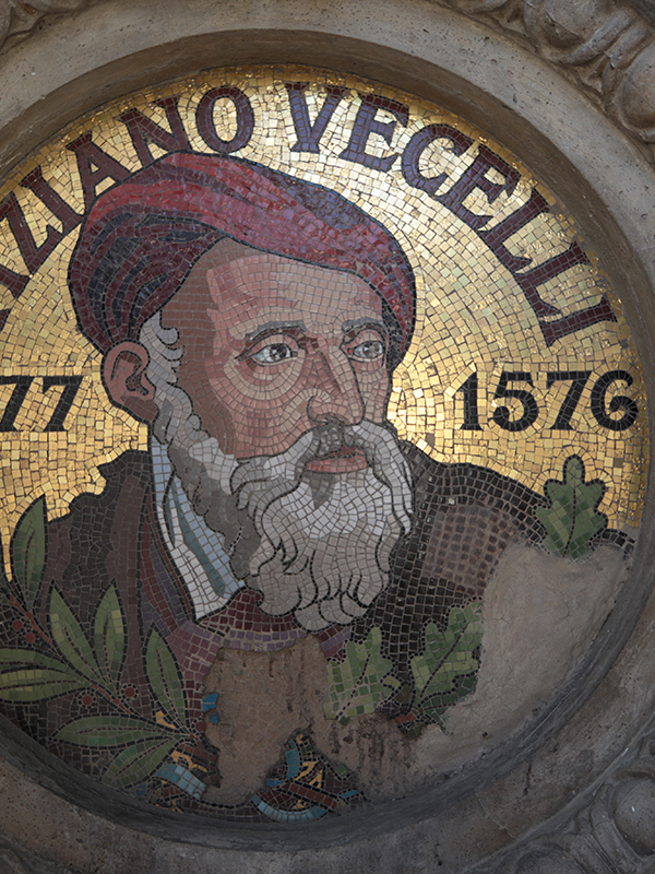 Uno de los 22 mosaicos que decoran las fachadas del MNBA.