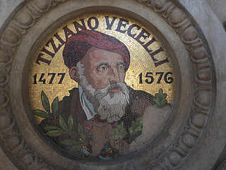 Uno de los 22 mosaicos que decoran las fachadas del MNBA.