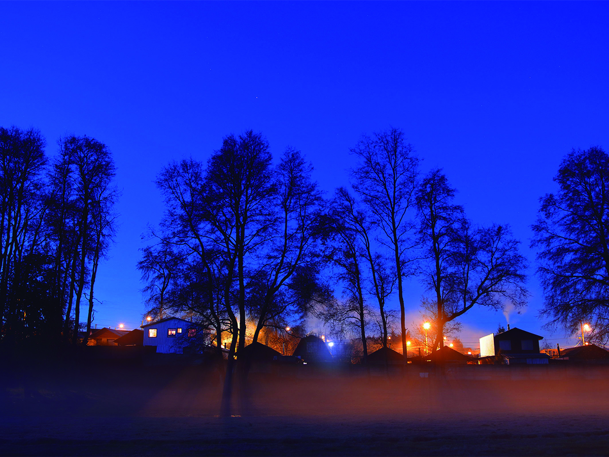 Luces en la neblina, foto Andrés Carmona. Luces en la neblina, foto Andrés Carmona.