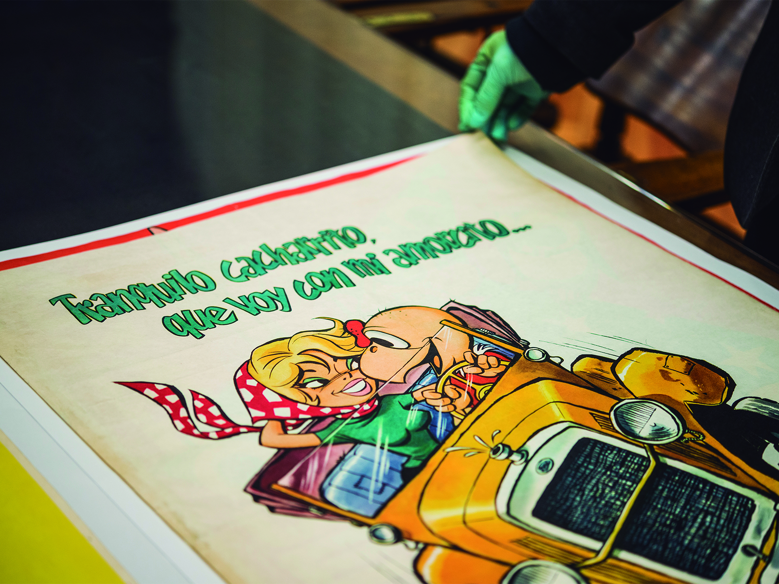 Detalle de uno de los afiches, en perfecto estado de conservación, de la obra más conocida de Pepo: "Condorito" Detalle de uno de los afiches, en perfecto estado de conservación, de la obra más conocida de Pepo: "Condorito"