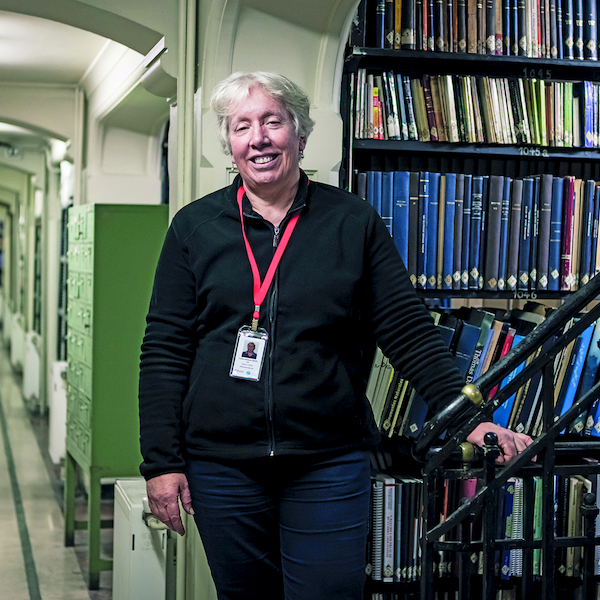 María Cristina Mateluna, jefa de la Sección Chile de la Biblioteca Nacional