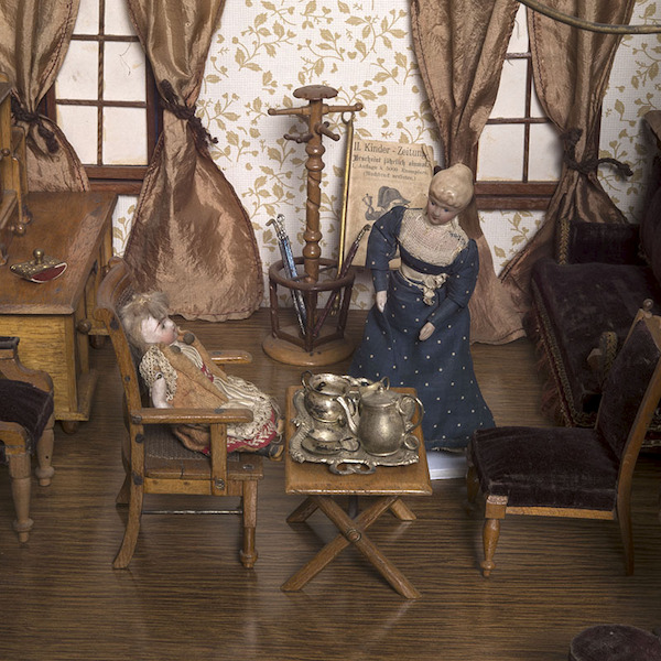 Detalle de casa de muñecas, creada por Carlos Federico Eckhardt, en Valparaíso, 1900. Se encuentra en exhibición en la Sala El Orden Liberal del MHN.